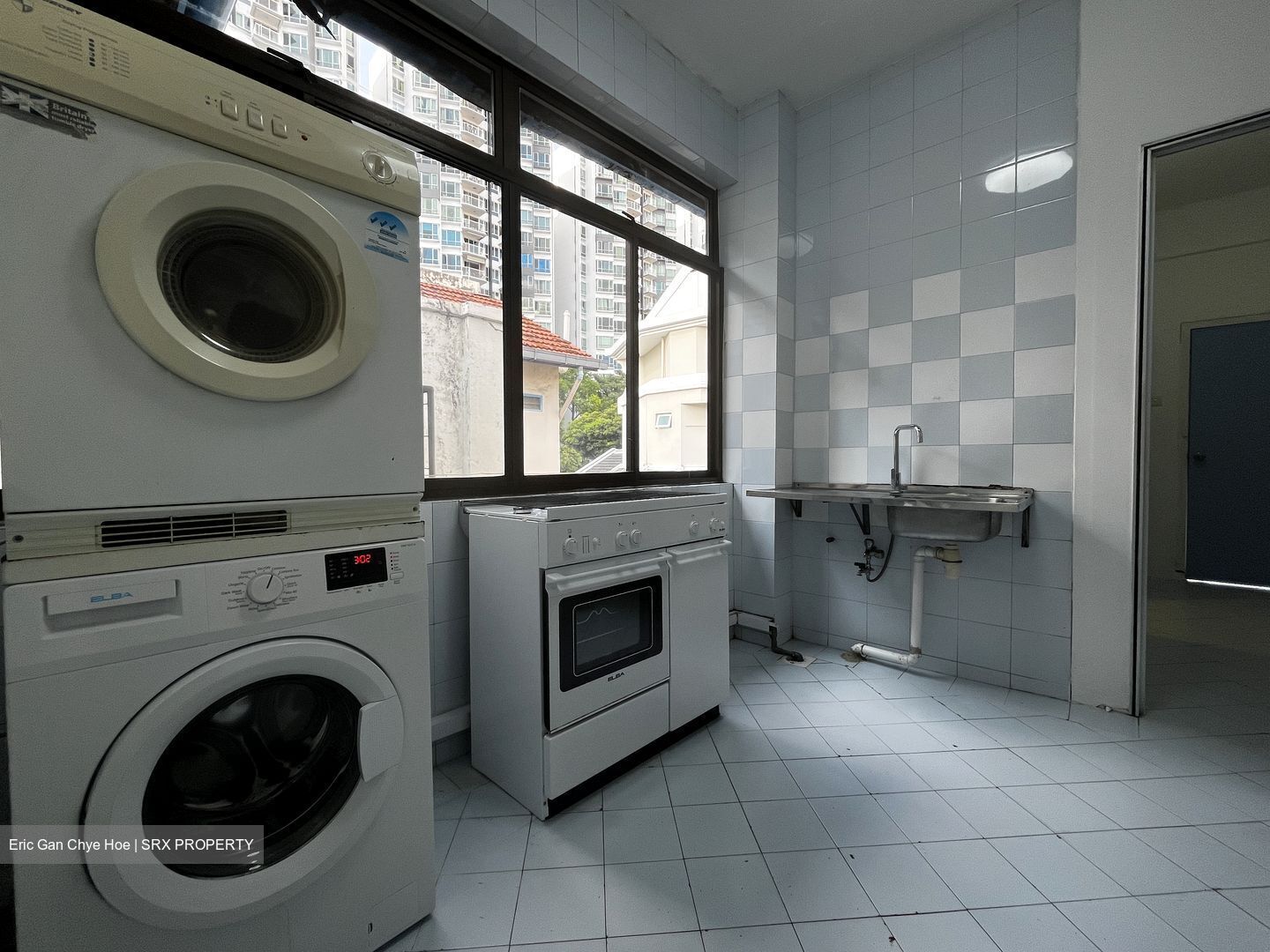 Lowland Road (D19), Shop House #504056101